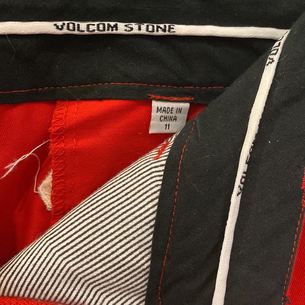 Red 2000 era Volcom skirt - Picture 4 of 5